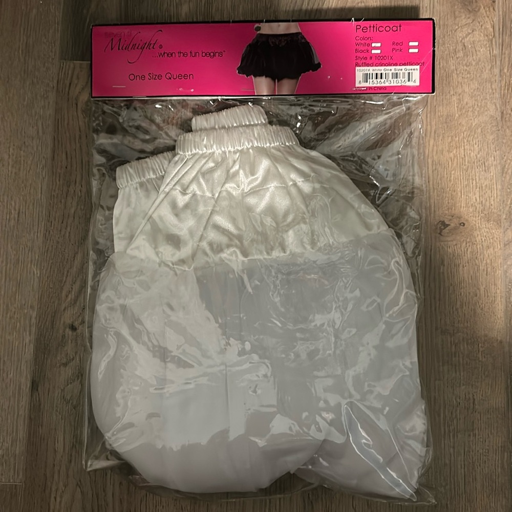 California costumes petticoat. NWT Size XL